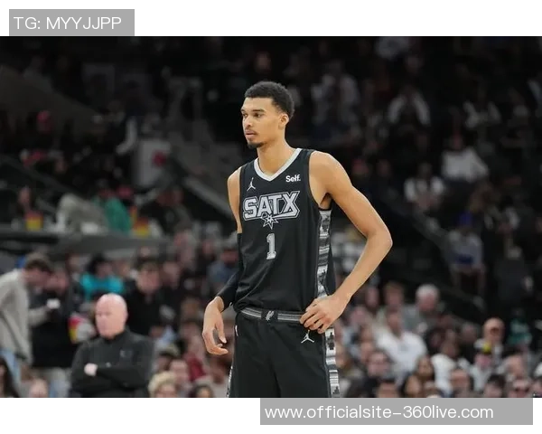 文班亚马场均20分10篮板3盖帽表现出色新秀奖呼声高涨 文班亚马场均20分10篮板3盖帽表现出色新秀奖呼声高涨