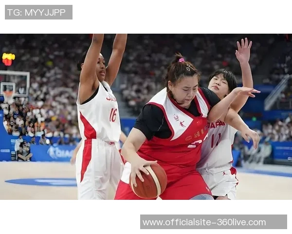 新疆女篮与北京女篮激战正酣谁能在赛场上笑到最后